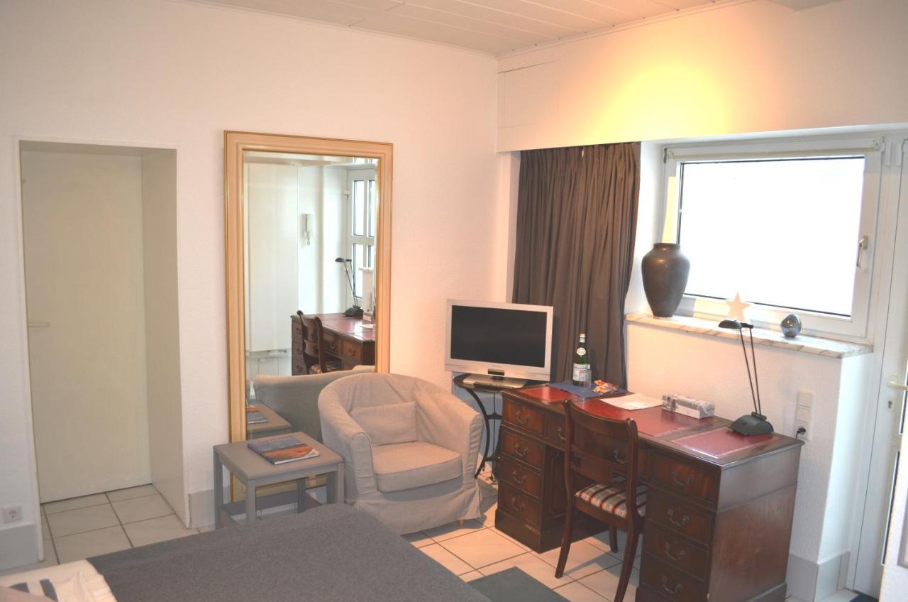 Habitación en casa particular Av No.1 *